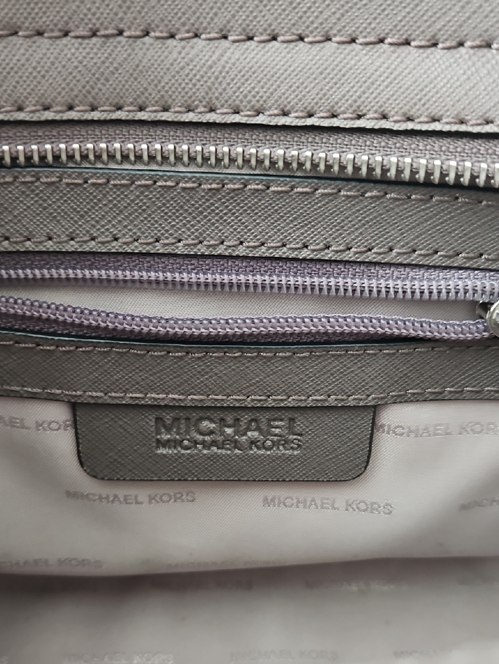 Michael Kors SELMA Mini Saffiano Leather Bag Two-toned Grey With Black Strap - Picture 4 of 8